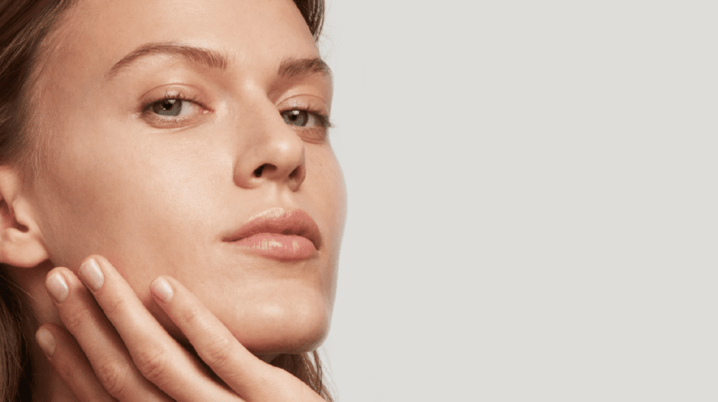 SKINOVAGE PX es parte de tu rutina skincare diaria: protege del sol, previene arrugas y cuida piel sensible, grasa